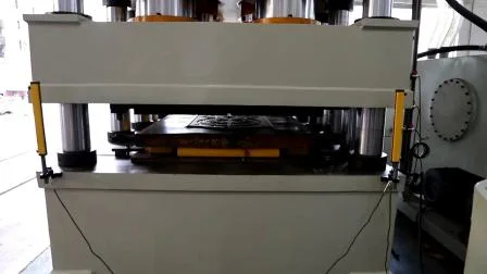 Precio de la máquina de prensa de fabricación de puertas de acero en relieve de piel de puerta de metal